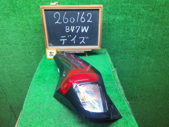 【中古】デイズ 5AA-B47W 左テールランプ 26555-7ME0A