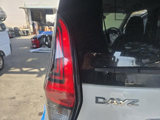 【中古】デイズ 5AA-B47W 左テールランプ 26555-7ME0A