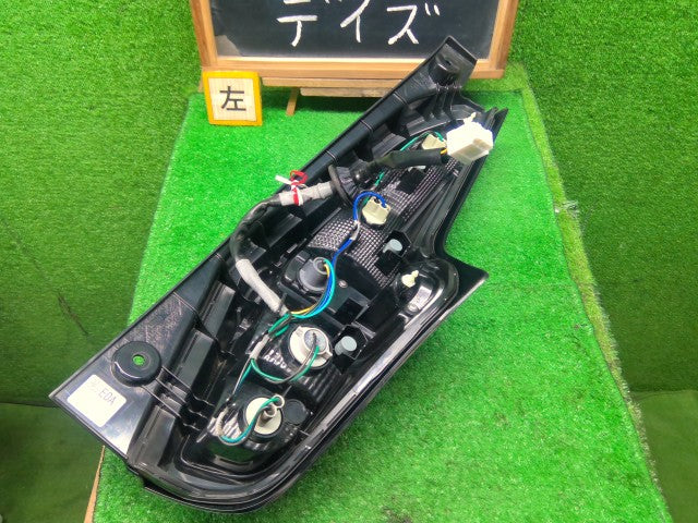 【中古】デイズ 5AA-B47W 左テールランプ 26555-7ME0A