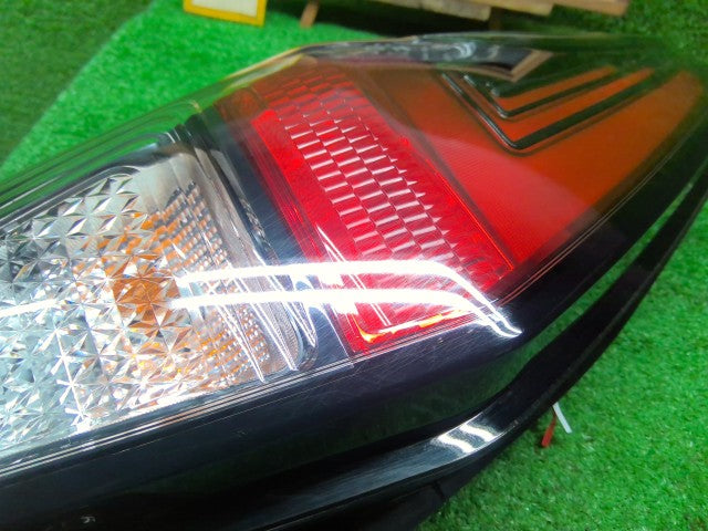 【中古】デイズ 5AA-B47W 左テールランプ 26555-7ME0A
