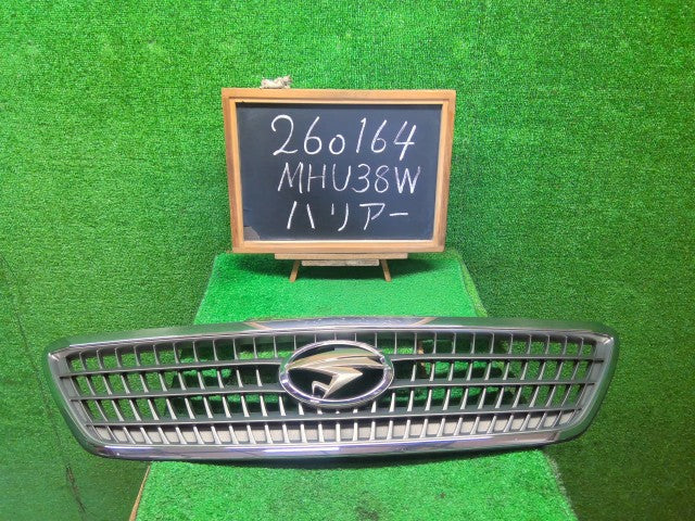 【中古】ハリアー DAA-MHU38W ラジエータグリル 53101-48221