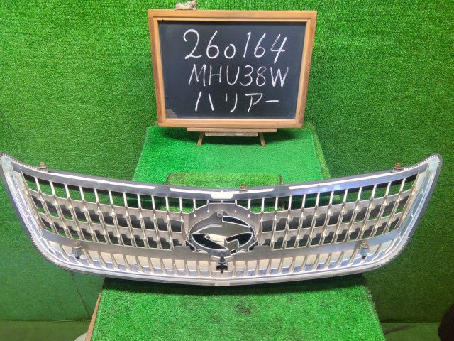 【中古】ハリアー DAA-MHU38W ラジエータグリル 53101-48221