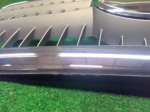 【中古】ハリアー DAA-MHU38W ラジエータグリル 53101-48221