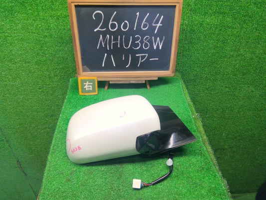 【中古】ハリアー DAA-MHU38W 右サイドミラー 87910-48201-A3