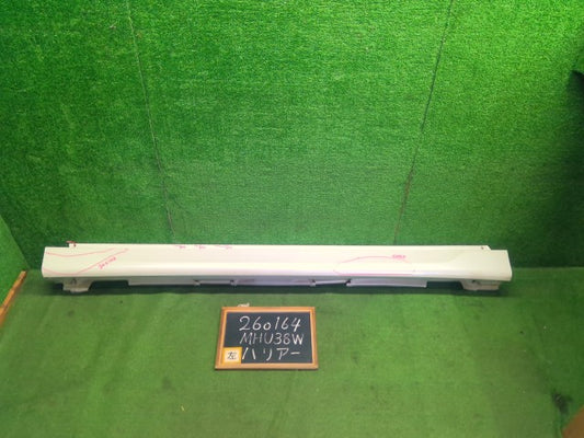 【中古】ハリアー DAA-MHU38W 左サイドステップ 75860-48010