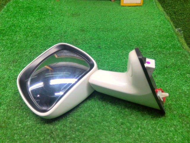 【中古】ハリアー DAA-MHU38W アンダーミラー 87930-48060-A1