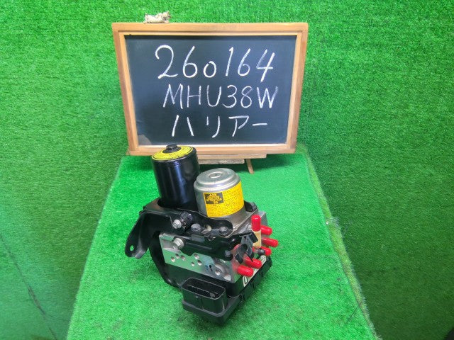 【中古】ハリアー DAA-MHU38W ＡＢＳアクチュエーター 44050-48190