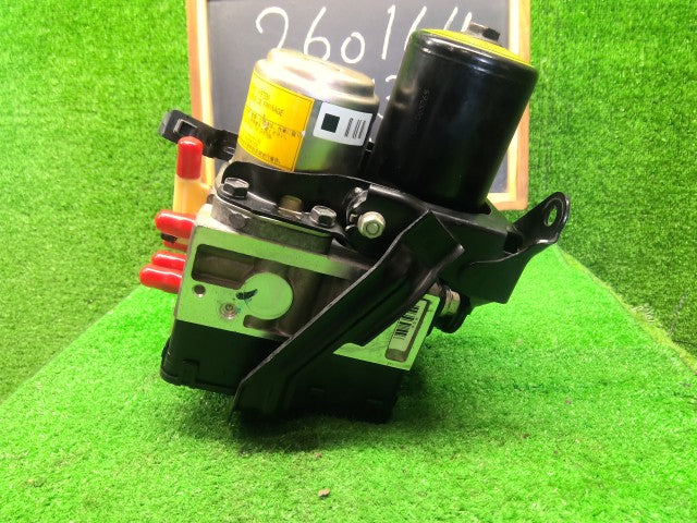 【中古】ハリアー DAA-MHU38W ＡＢＳアクチュエーター 44050-48190