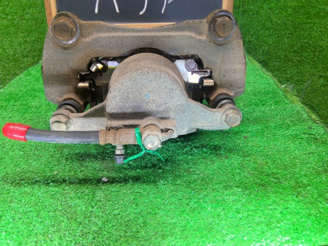 【中古】ハリアー DAA-MHU38W 右Ｆキャリパー 47730-48140