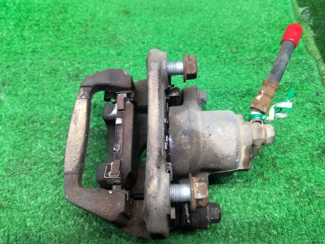 【中古】ハリアー DAA-MHU38W 右Ｒキャリパー 47830-48050