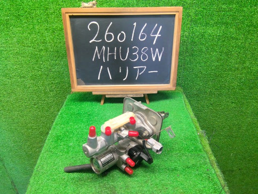 【中古】ハリアー DAA-MHU38W ブレーキマスターＡＳＳＹ 47201-48180
