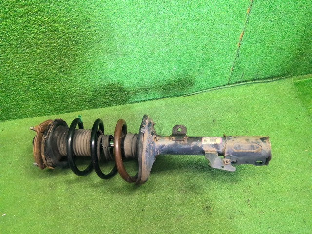 【中古】ハリアー DAA-MHU38W 右 フロント