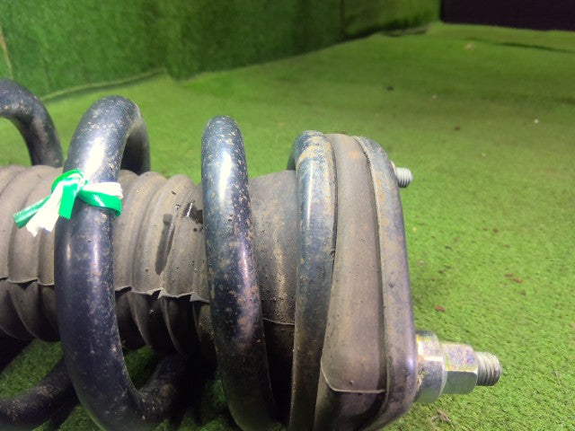 【中古】ハリアー DAA-MHU38W 右 リア