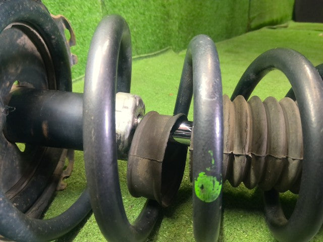 【中古】ハリアー DAA-MHU38W 右 リア