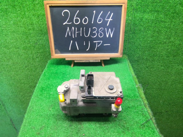 【中古】ハリアー DAA-MHU38W Ａ／Ｃコンプレッサー 88370-48022