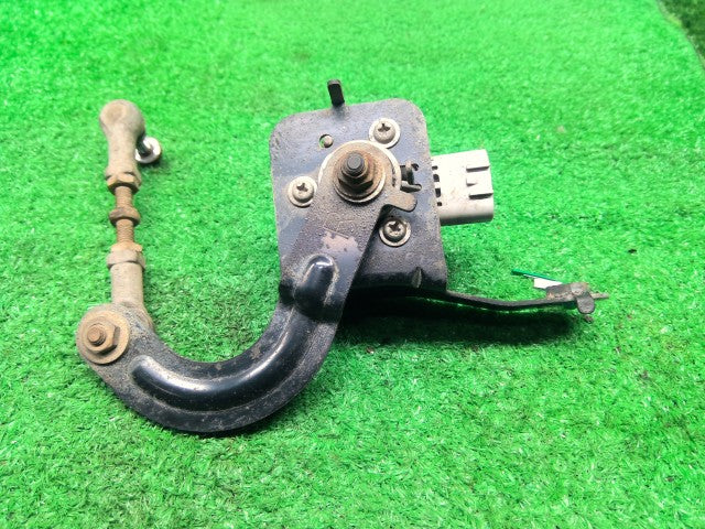 【中古】ハリアー DAA-MHU38W ハイトコントロールセンサー 89407-48030