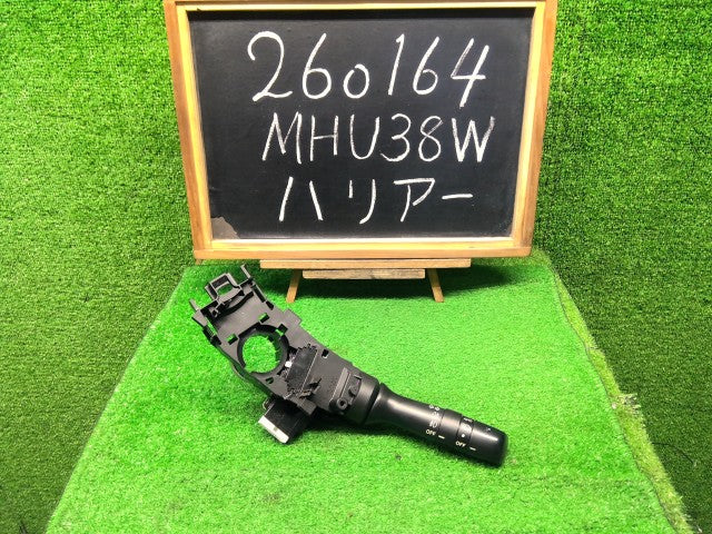【中古】ハリアー DAA-MHU38W ライトスイッチ 84140-30290
