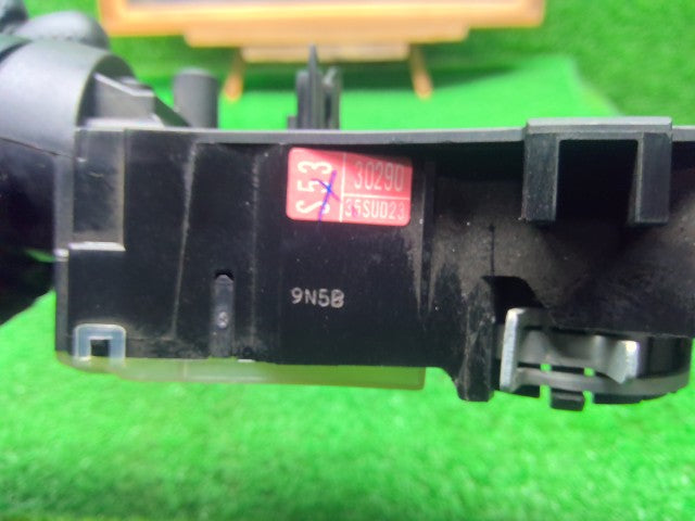 【中古】ハリアー DAA-MHU38W ライトスイッチ 84140-30290