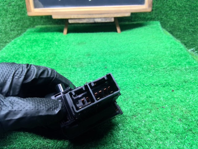 【中古】ハリアー DAA-MHU38W ワイパースイッチ 84652-48090