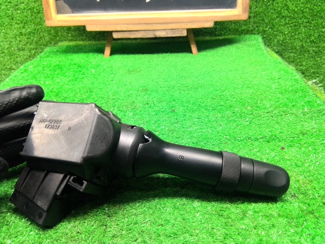 【中古】ハリアー DAA-MHU38W ワイパースイッチ 84652-48090