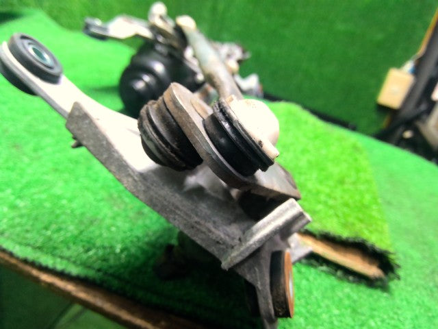 【中古】ハリアー DAA-MHU38W フロント ワイパーモーター