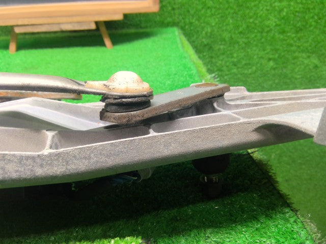 【中古】ハリアー DAA-MHU38W フロント ワイパーモーター