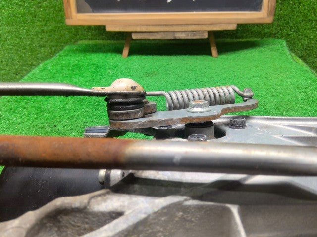 【中古】ハリアー DAA-MHU38W フロント ワイパーモーター
