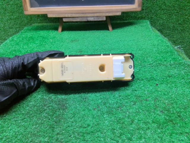 【中古】ハリアー DAA-MHU38W パワーウインドウスイッチ 84040-48091