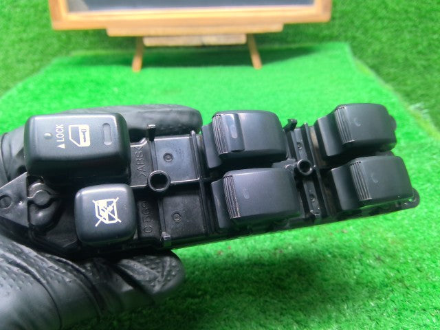 【中古】ハリアー DAA-MHU38W パワーウインドウスイッチ 84040-48091