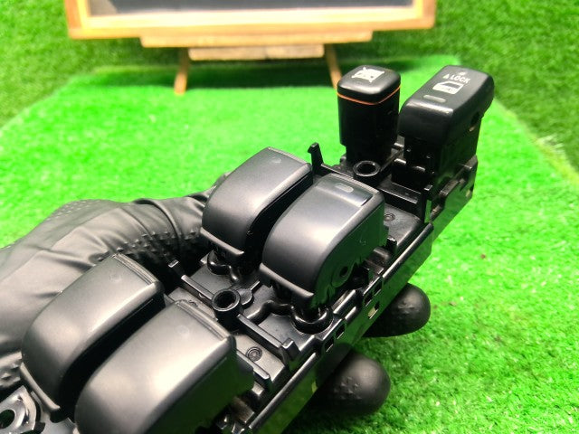【中古】ハリアー DAA-MHU38W パワーウインドウスイッチ 84040-48091