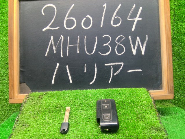 【中古】ハリアー DAA-MHU38W キーレスリモコン 89994-48040