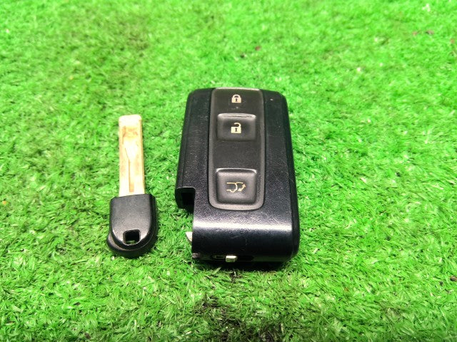 【中古】ハリアー DAA-MHU38W キーレスリモコン 89994-48040