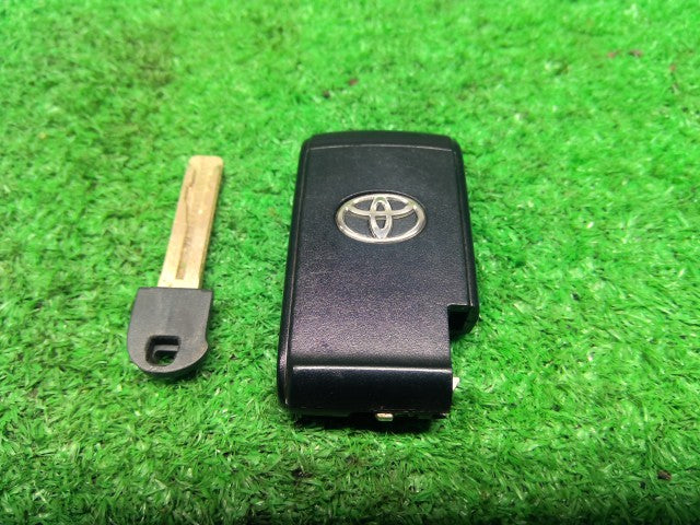 【中古】ハリアー DAA-MHU38W キーレスリモコン 89994-48040