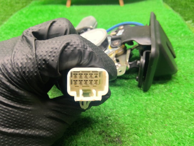 【中古】ハリアー DAA-MHU38W トランク・バックドアロックソレノイド 69350-48030