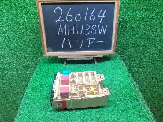 【中古】ハリアー DAA-MHU38W ジャンクションブロック 助手席側