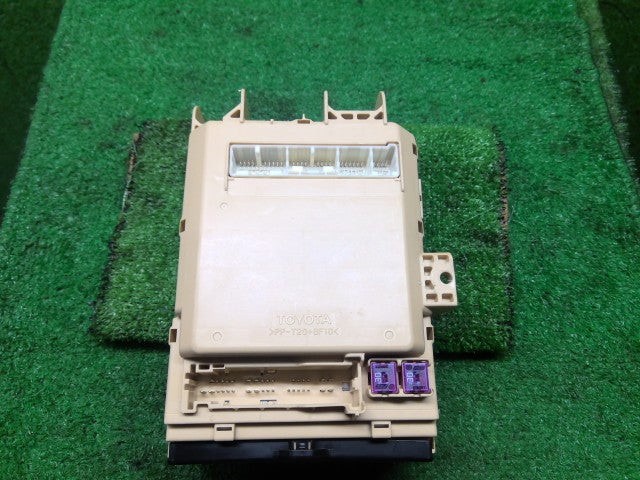 【中古】ハリアー DAA-MHU38W ジャンクションブロック 助手席側