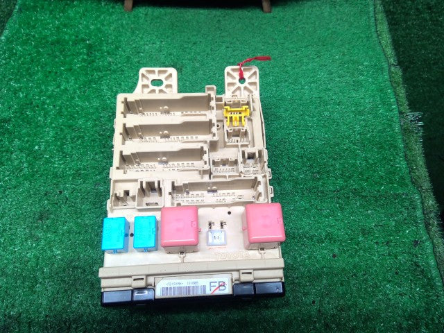 【中古】ハリアー DAA-MHU38W ジャンクションブロック 助手席側