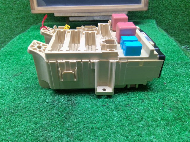 【中古】ハリアー DAA-MHU38W ジャンクションブロック 助手席側