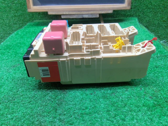 【中古】ハリアー DAA-MHU38W ジャンクションブロック 助手席側
