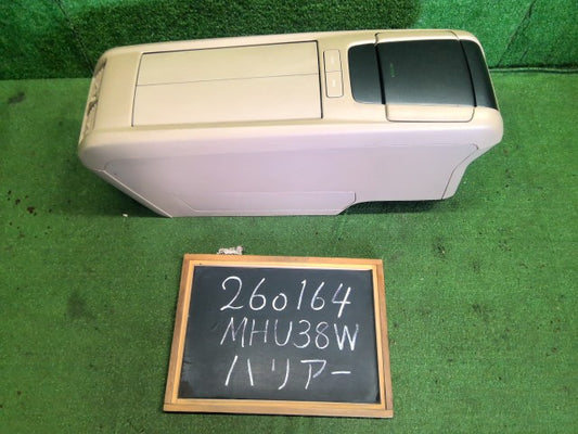 【中古】ハリアー DAA-MHU38W コンソールボックス 58810-48390-A0