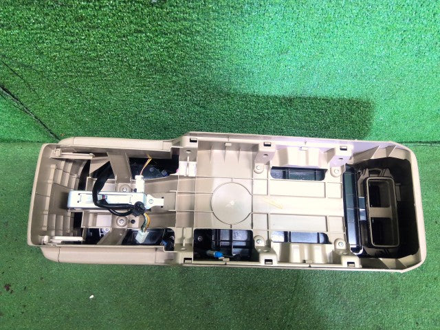【中古】ハリアー DAA-MHU38W コンソールボックス 58810-48390-A0