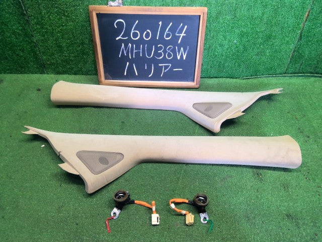 【中古】ハリアー DAA-MHU38W フロント ピラー