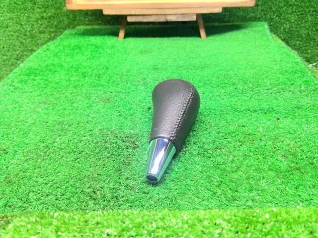 【中古】ハリアー DAA-MHU38W シフトノブ 33504-48010-B0
