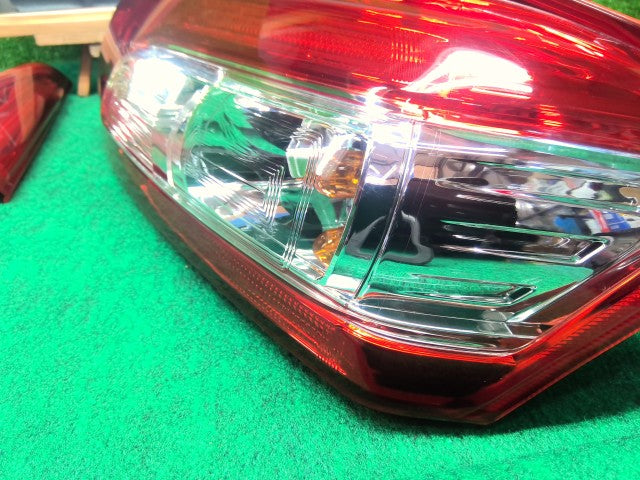 【中古】コペン DBA-LA400K 右テールランプ 81551-B2310-