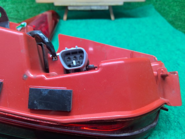 【中古】コペン DBA-LA400K 右テールランプ 81551-B2310-