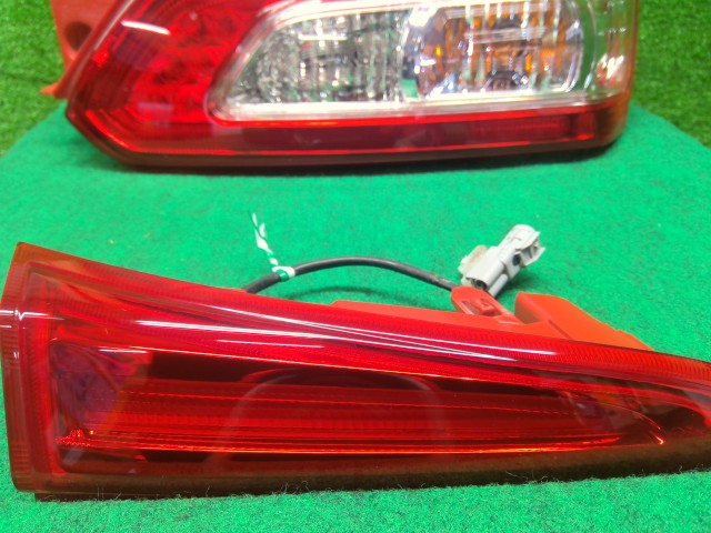 【中古】コペン DBA-LA400K 右テールランプ 81551-B2310-