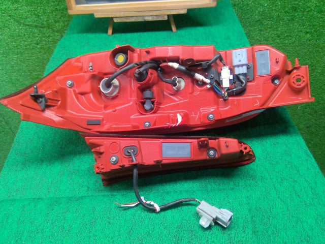【中古】コペン DBA-LA400K 左テールランプ 81561-B2310