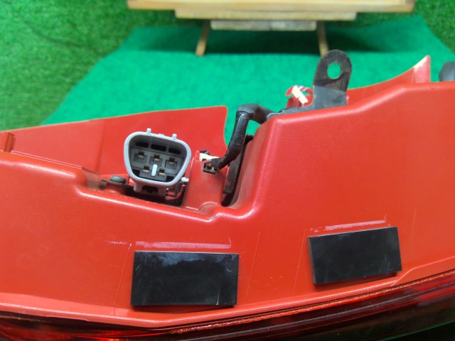 【中古】コペン DBA-LA400K 左テールランプ 81561-B2310