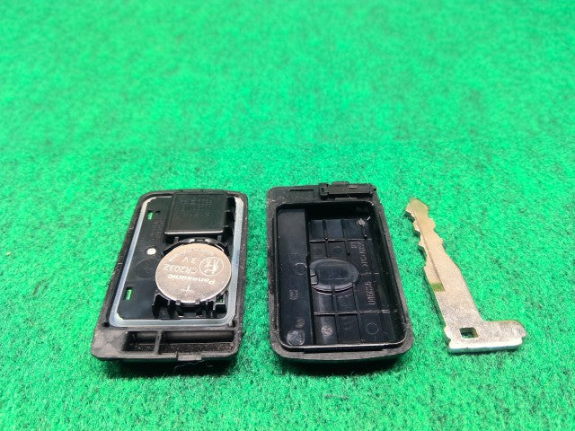 【中古】コペン DBA-LA400K キーレスリモコン 89994-B2260-