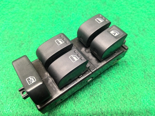 【中古】ムーヴ DBA-LA100S パワーウインドウスイッチ 84820-B2350-